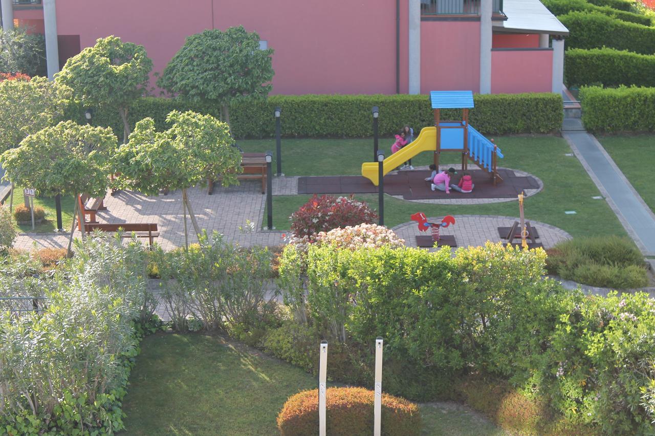 Desenzanoloft Official Partner Marriott Homes & Villas -Butterfly And 5 Pools Family Apartment Дезенцано-дель-Гарда Экстерьер фото